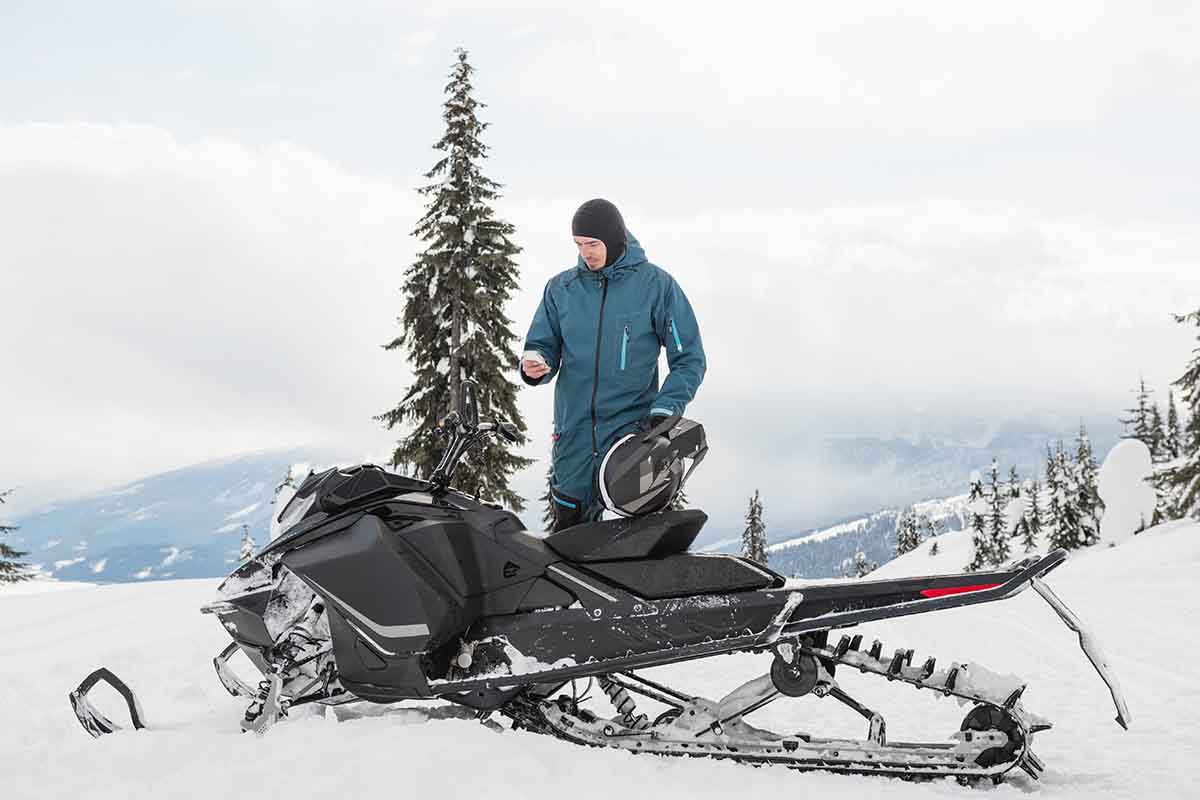 How do Snowmobiles Work? [The Basics of Sleds!] PowerSportsGuide