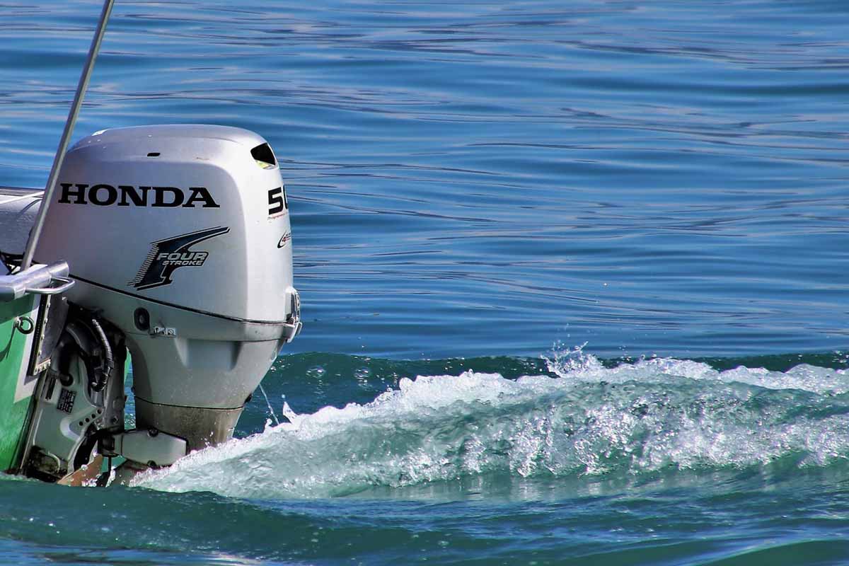 How Much Oil Does a Honda Outboard Take? [Chart] PowerSportsGuide