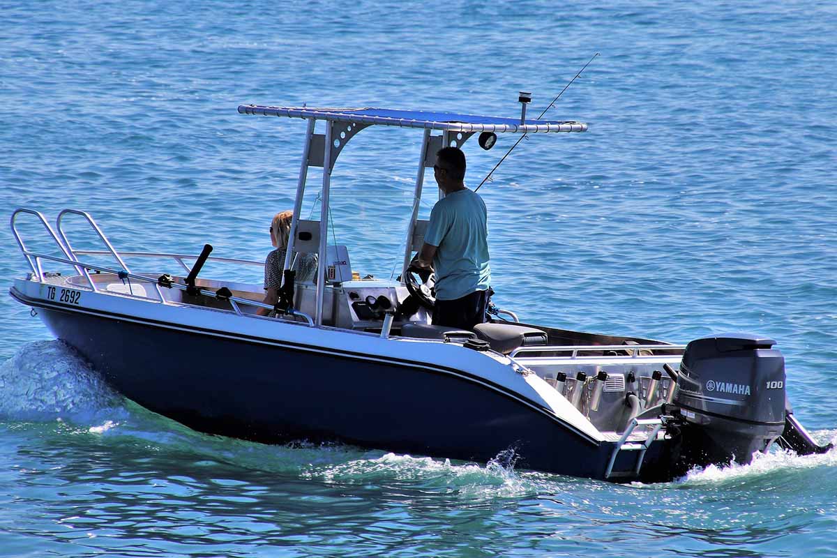 How Much Fuel Does an Outboard Use? [GPH Chart] PowerSportsGuide